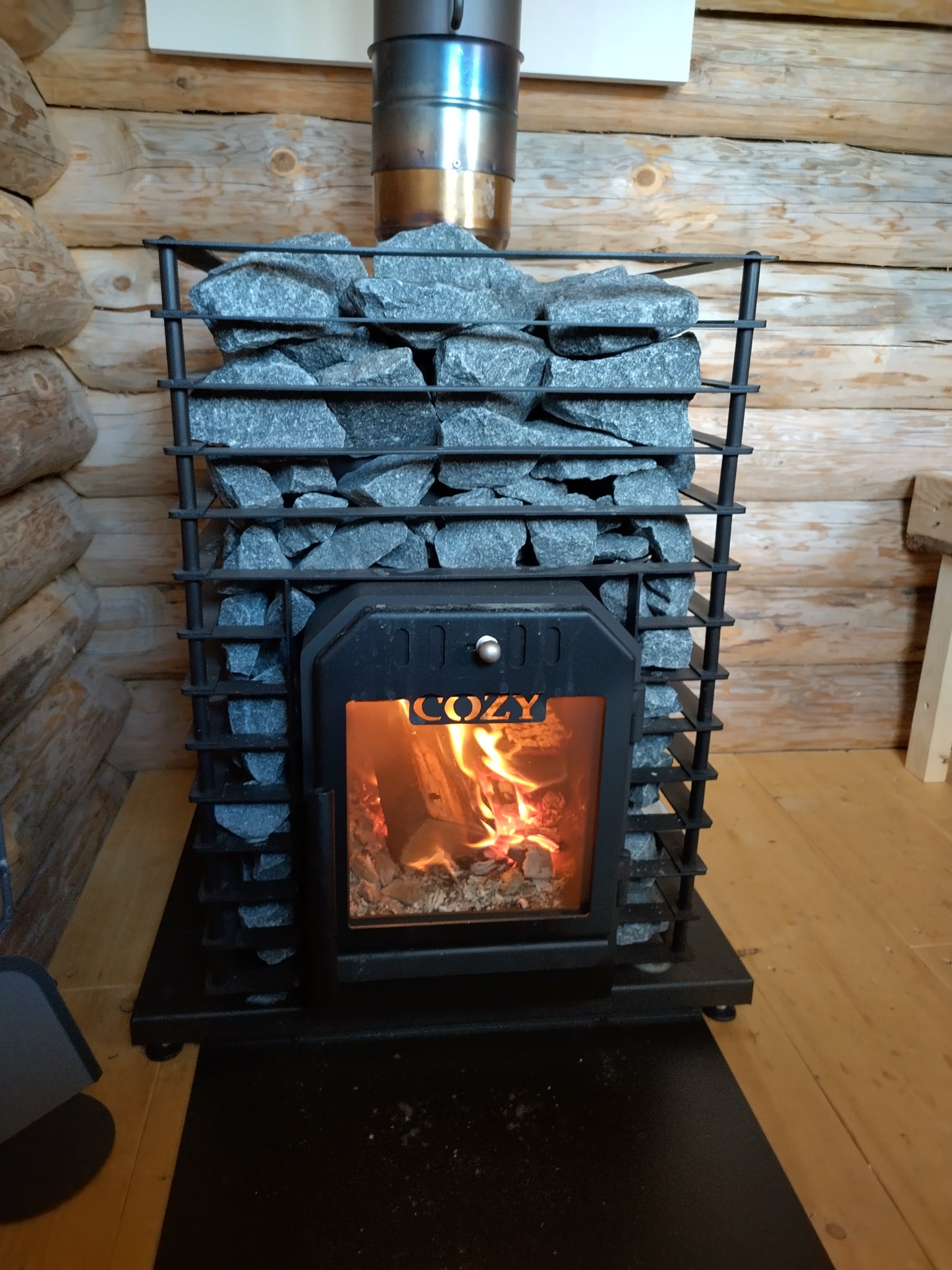 Cozy 18 Quattro | Saunaofen Holz mit BimSchV Stufe 2
