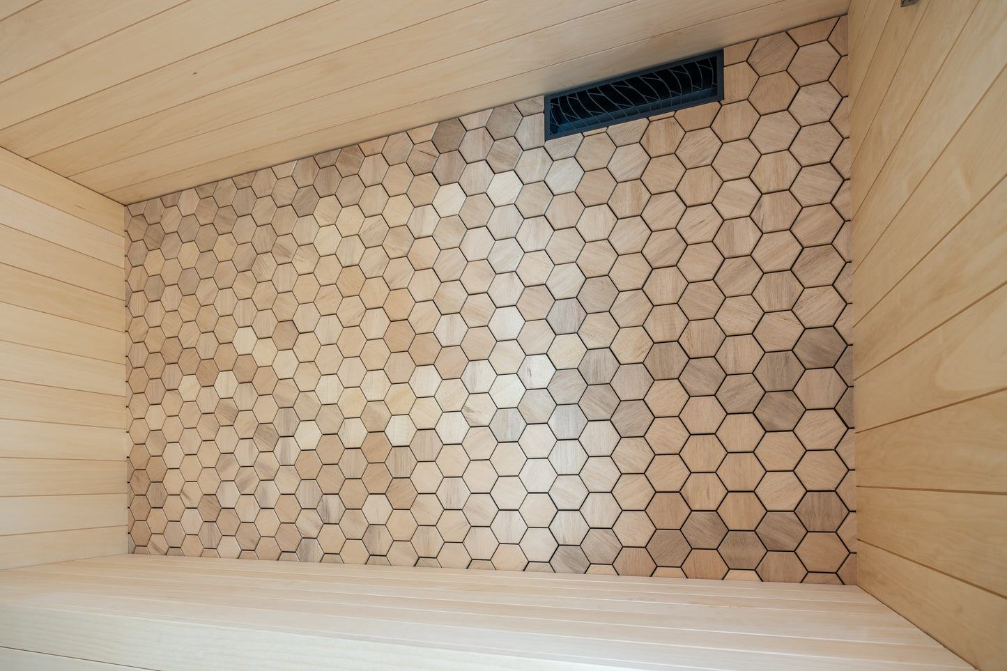 wellmia® Hexa S Light | Sauna Dekopaneel für die Wand und Decke | Abachiholz | 1,25 m2