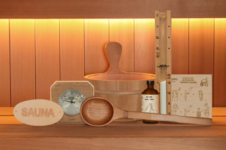 Sawo Traditional Set Saunazubehör 7-teilig aus Zeder mit Saunakübel, Kelle, Thermometer, Sanduhr und Aromaöl