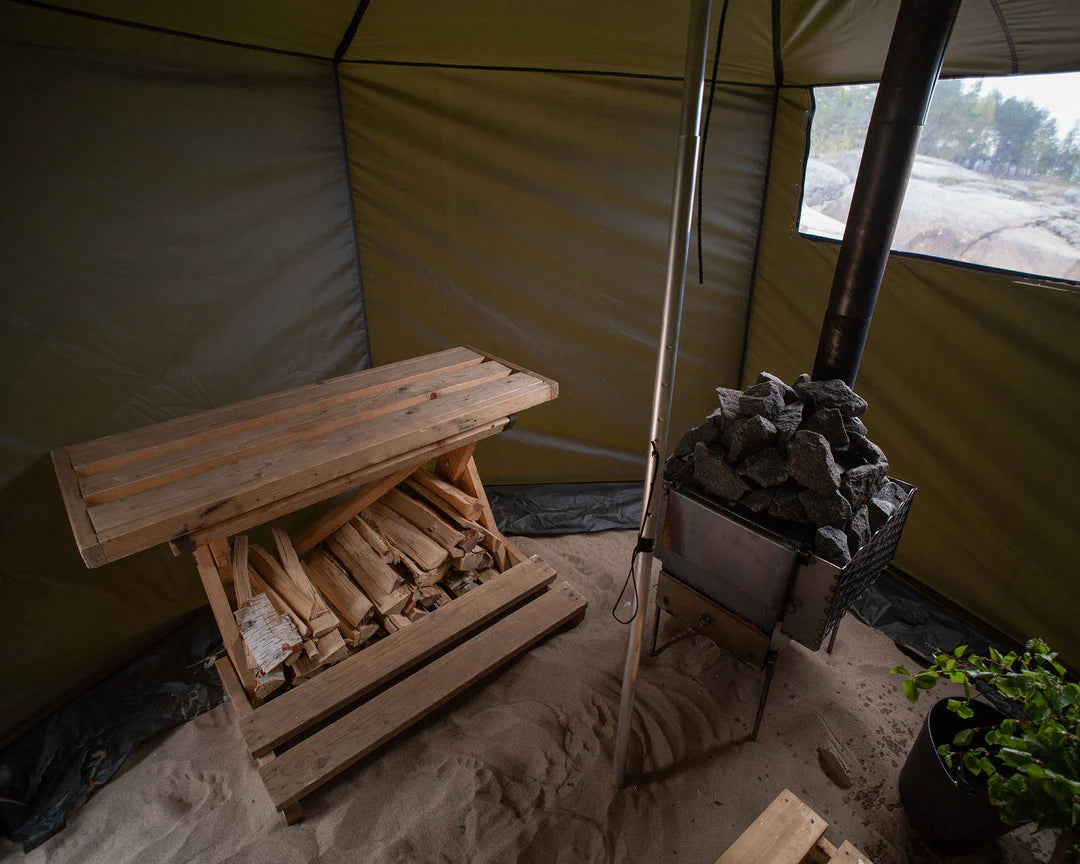 Savotta Hiisi 4 Zeltsauna Komplettset | Saunazelt mit Holzofenset Steinnetz und Saunabank sowie Harvia Saunasteinen 20 kg  | 250 x 250 x 140/200 cm (B x T x H)