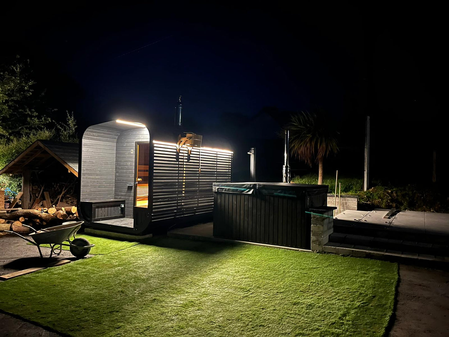 wellmia® Cube Moderno | Gartensauna aus Thermoholz | 230 x 350 x 244 cm (B/T/H)