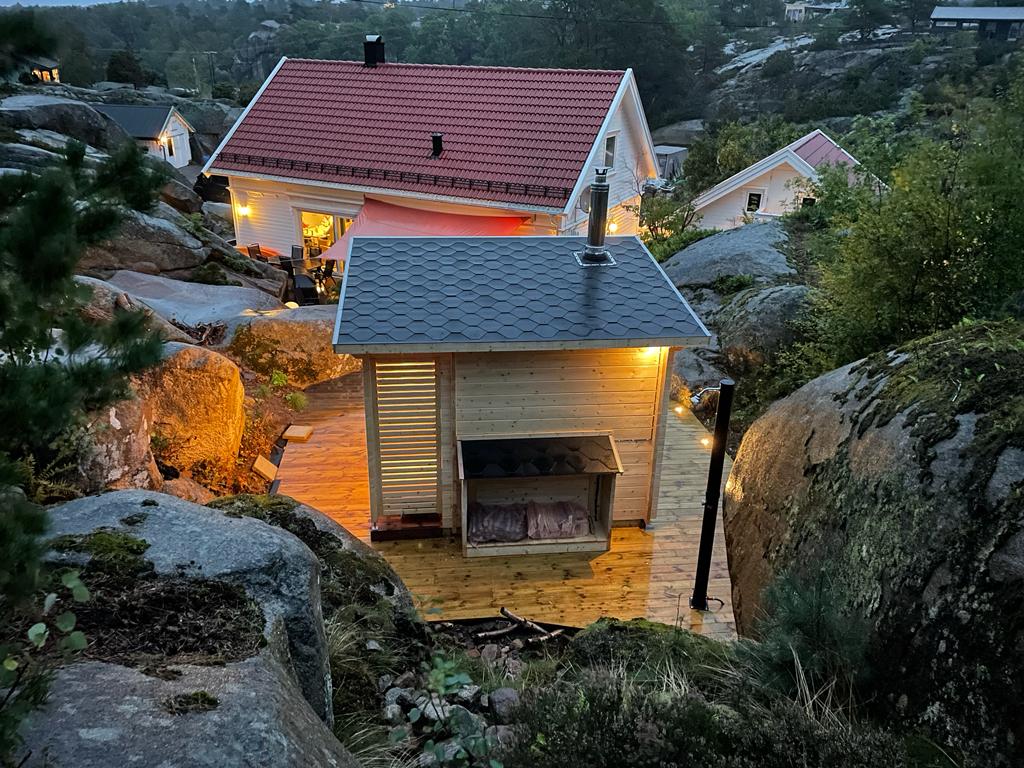 wellmia Halden XS | Gartensauna mit Überhangdach Fichtenholz | 208 x 208 x 261 cm (B/T/H)